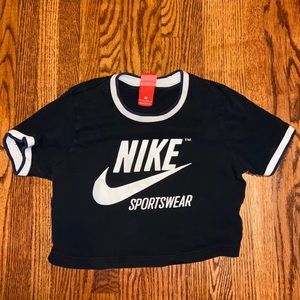 Nike Cropped Shirt